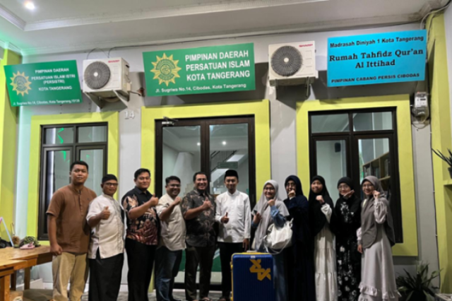 PD PERSIS Kota Tangerang Serahkan Hadiah Umroh Untuk Santri Hafal 30 Juz
